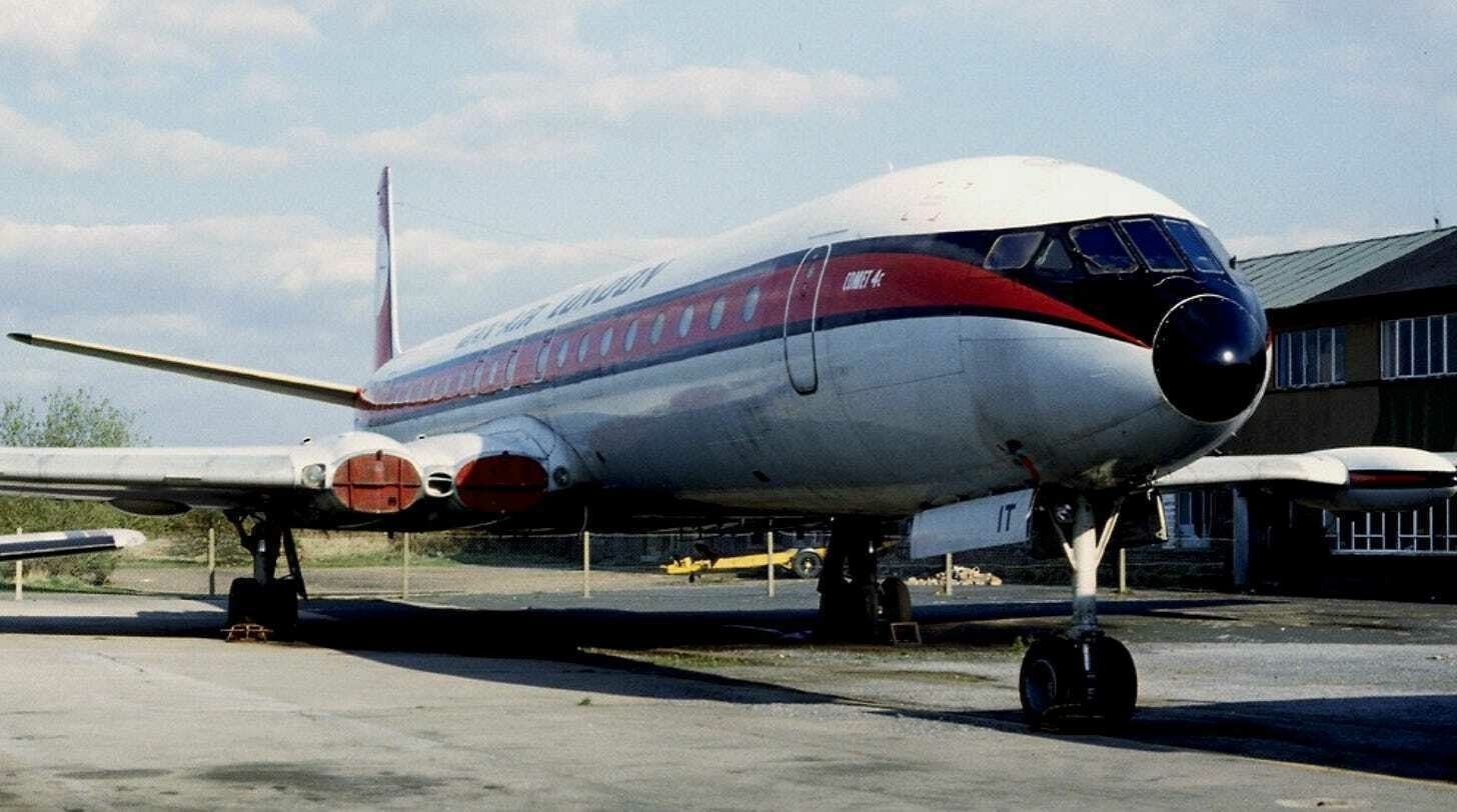 Foto del Havillan DH 106 Comet en un aeropuerto